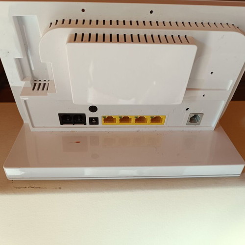 Vodafone OneNet Oxygen modem router with mini UPS