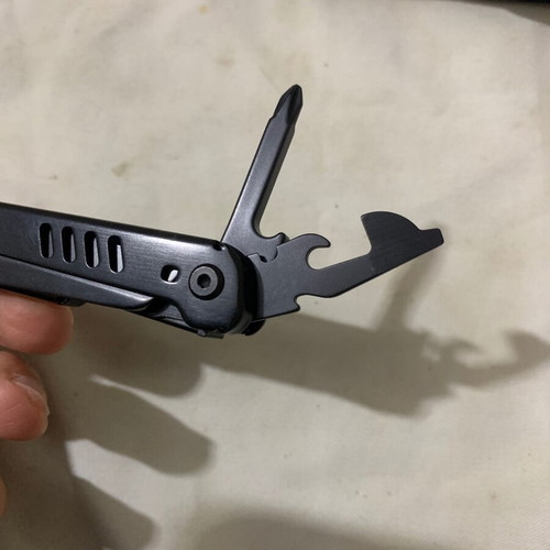 Staal multitool used with case and spare blades