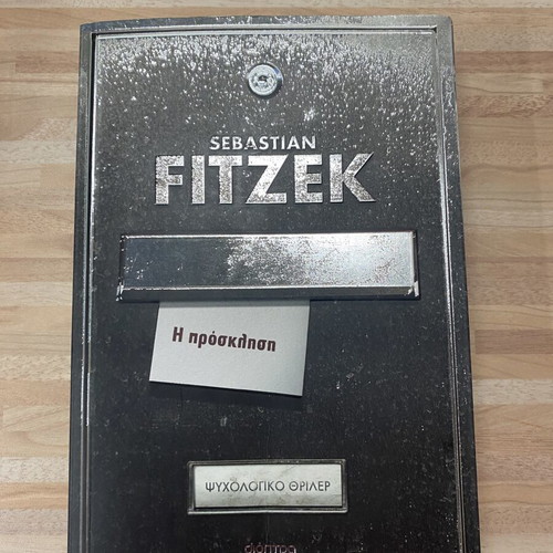 The Invitation by Sebastian Fitzek book like new, Greek