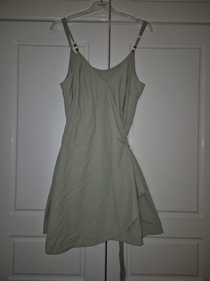 Shein pistachio wrap dress new, size L