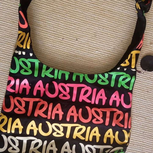Robin Ruth shoulder bag like new, multicolored