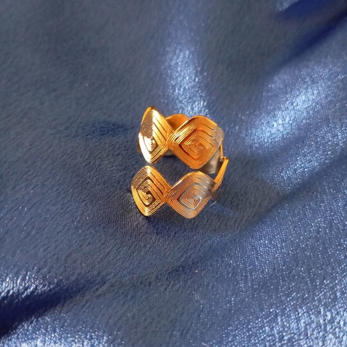 Ring stainless steel adjustable new with meander gold tone