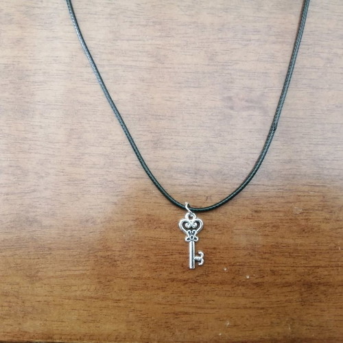 Leather Pendant Necklace Key New