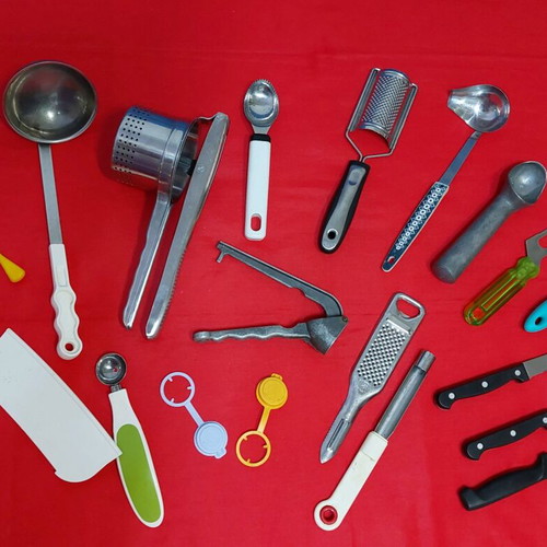Kitchen tools used, set of 20 pieces with knives