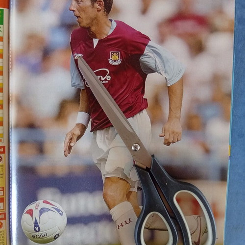 Match Football Magazine issue 8-14/8/2006 like new with Arsenal poster