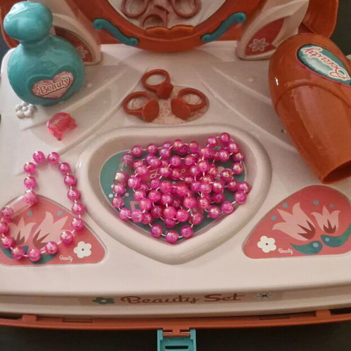 Beauty set toy like new