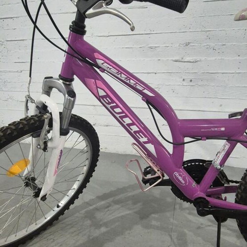 Bullet 24-inch women's mountain bike with front suspension and gears