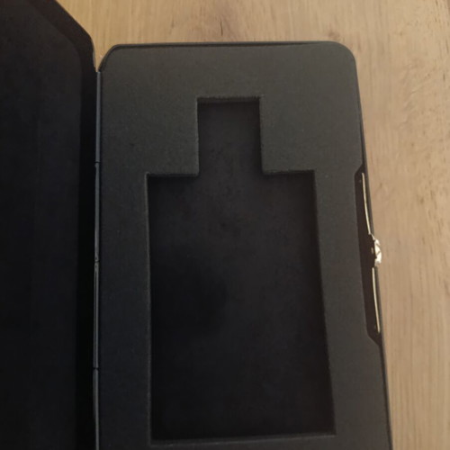 Kilian perfume case new, luxury black design with metal clasp