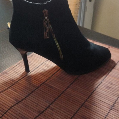 Ankle boots size 41 black like new, slightly worn