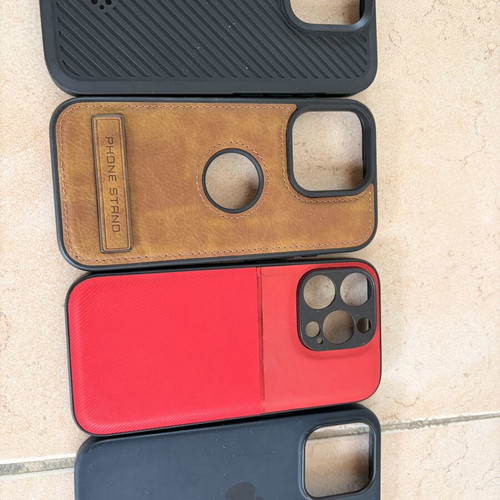 iPhone 16 Pro cases like new, one original Apple