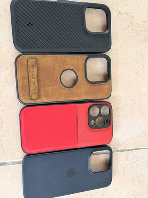 iPhone 16 Pro cases like new, one original Apple