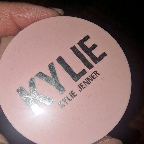 Kylie Jenner Tsansuscent Setting Powder 5 gr σχεδόν αχρησιμοποίητο
