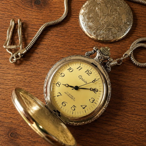 Opicin 17 Jewels Mechanic pocket watch like new, gold color