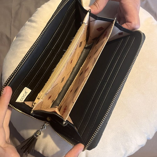 Doca wallet like new, black and gold leather