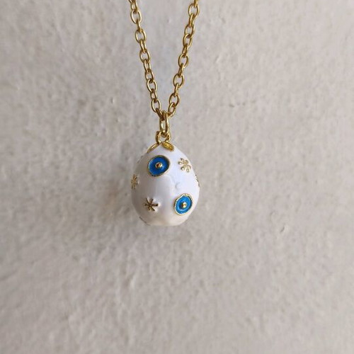 Egg-shaped necklace new with steel chain and metal motif