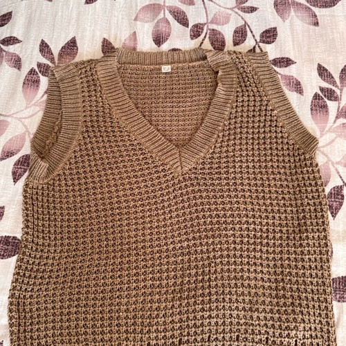 Knitted vest brown like new, size 46
