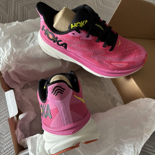HOKA Clifton 9 women's running shoes, pink, size 38