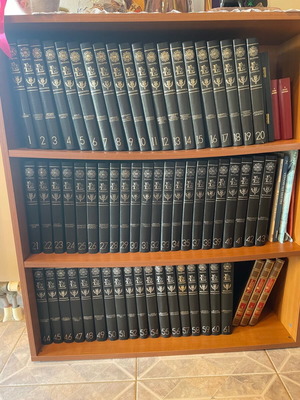 Papyrus Larousse Britannica Encyclopedia like new, volumes 1-61 missing 36