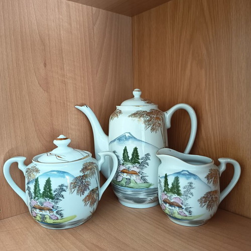 Vintage Kutani porcelain teapot and tea set, 26 pieces, hand painted in Japan