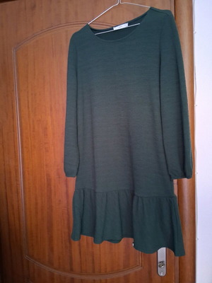 Mango dress in green olive color like new, size M