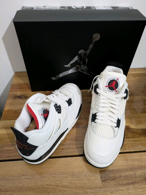 Air Jordan 4 Retro OG Flight Club EU 44 new, black and white