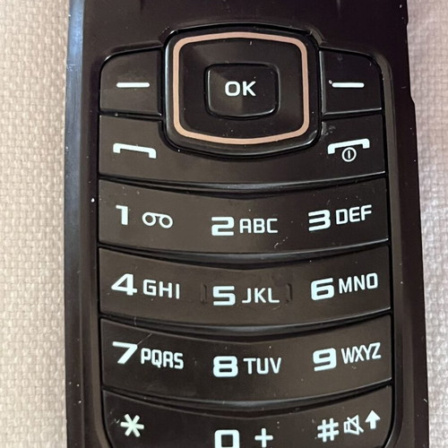 Samsung GT-E1150i vintage 2G phone used, brown
