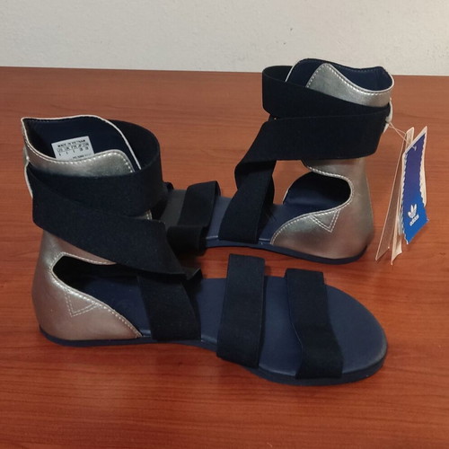 Vintage Adidas Originals Gladiator Sandals new, size US 6, blue silver