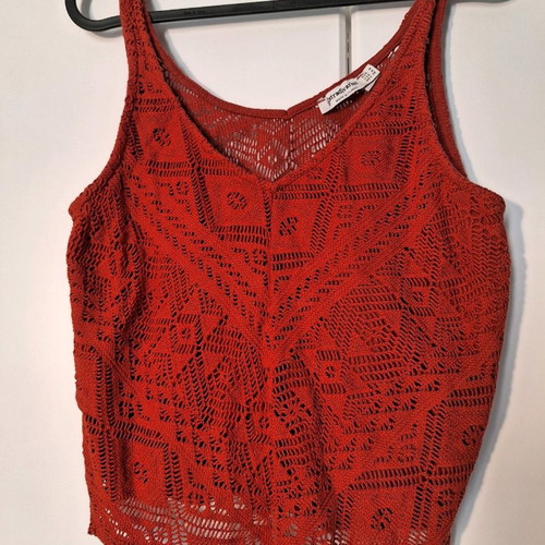 Sleeveless top used, size M, red