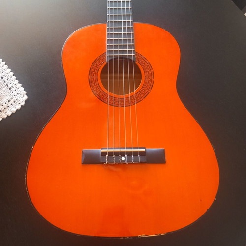 Guitar 3/4 used with damage on one tuning key