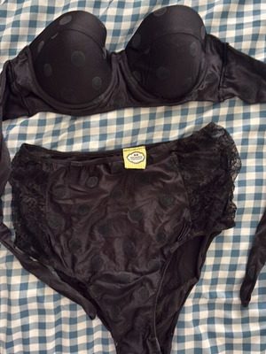 Mix & Match high-waisted polka dot swimsuit used with lace sides