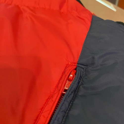 Nautica sleeveless jacket double sided XL like new, down and feather