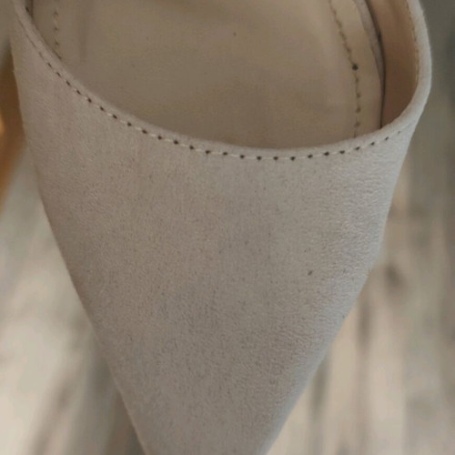 Diamantiqu beige suede pumps size 38 like new, 8cm heel