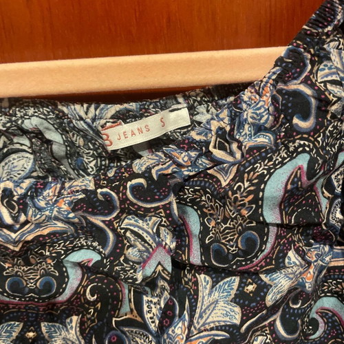 Bsb top with uncovered shoulders like new