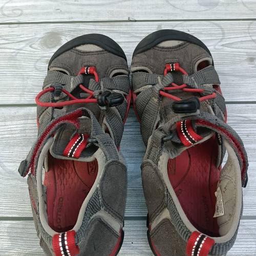 Keen N 32.5 Unisex Sandals like new, red