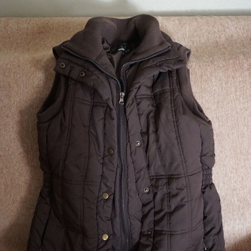 Unisex sleeveless jacket brown like new, size L