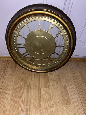 Large wall clock, not working mechanism