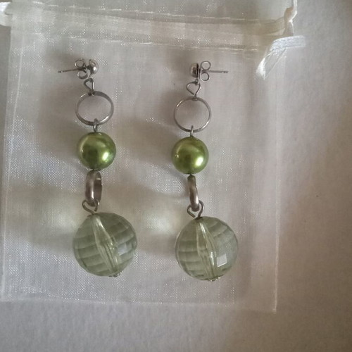 Dangling earrings in shades of green, new