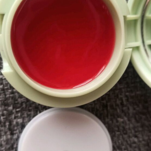 Lip mask new for hydration and light color