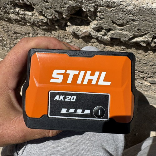 Stihl MSA 60 Battery Chainsaw like new with AK20 battery and AL 101 charger