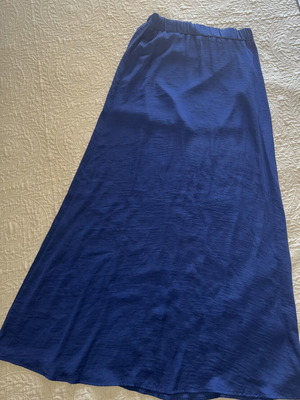 Stradivarius Maxi Skirt Blue like new, size M