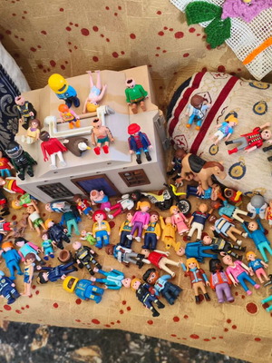 100 Playmobil figures with house set