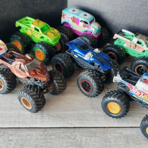 Hot Wheels trucks, pack of 7