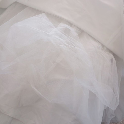 Wedding dress used, needs dry cleaning, sizes M and L
