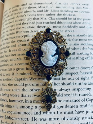 Χειροποίητη Victorian style cameo καρφίτσα καινούργια, μαύρη και χρυσαφί