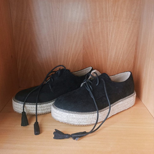 Bellucci women's black flatforms with straw sole, size 39 like new