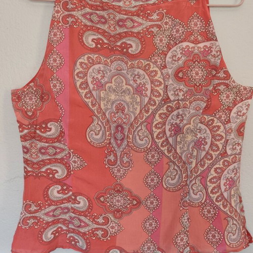 Silk sleeveless top Un Jour Ailleurs like new, pink coral paisley