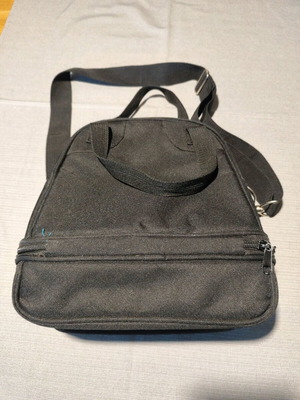 Insulated bag like new with shoulder strap