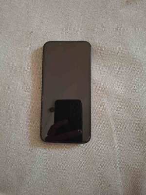 iPhone 13 128GB Midnight Blue with screen and camera protector