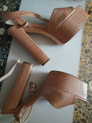 Freedom Delux Collection Croco Sandals size 37 like new, brown