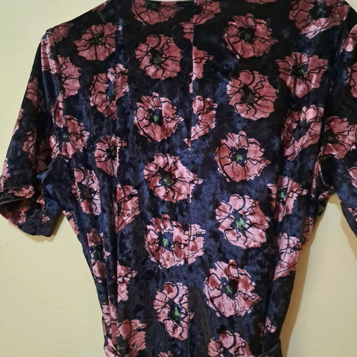 Pink Woman velvet dress used with multicolor flowers and belt